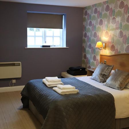 The Red Lion & Cellar Room, Betchworth Екстериор снимка