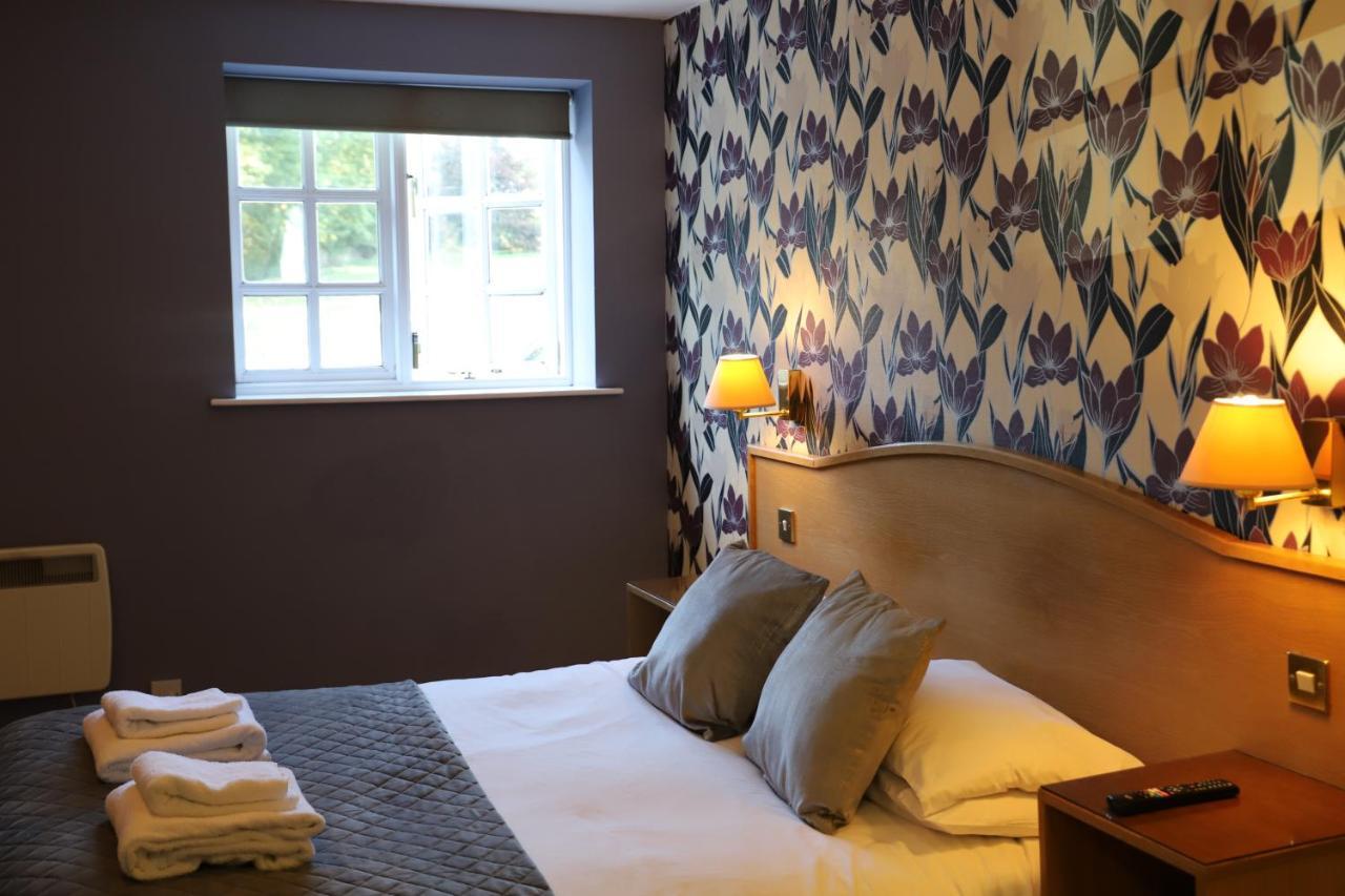 The Red Lion & Cellar Room, Betchworth Екстериор снимка