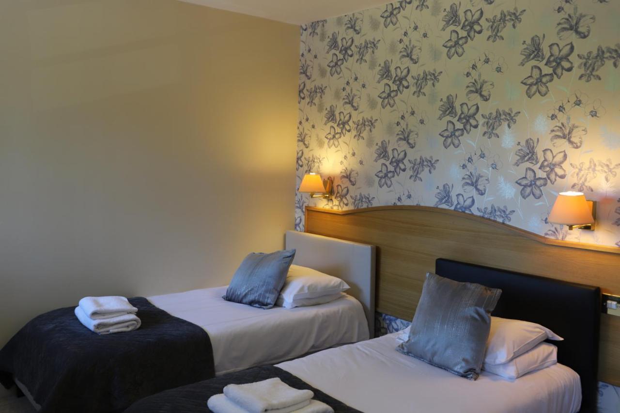 The Red Lion & Cellar Room, Betchworth Екстериор снимка