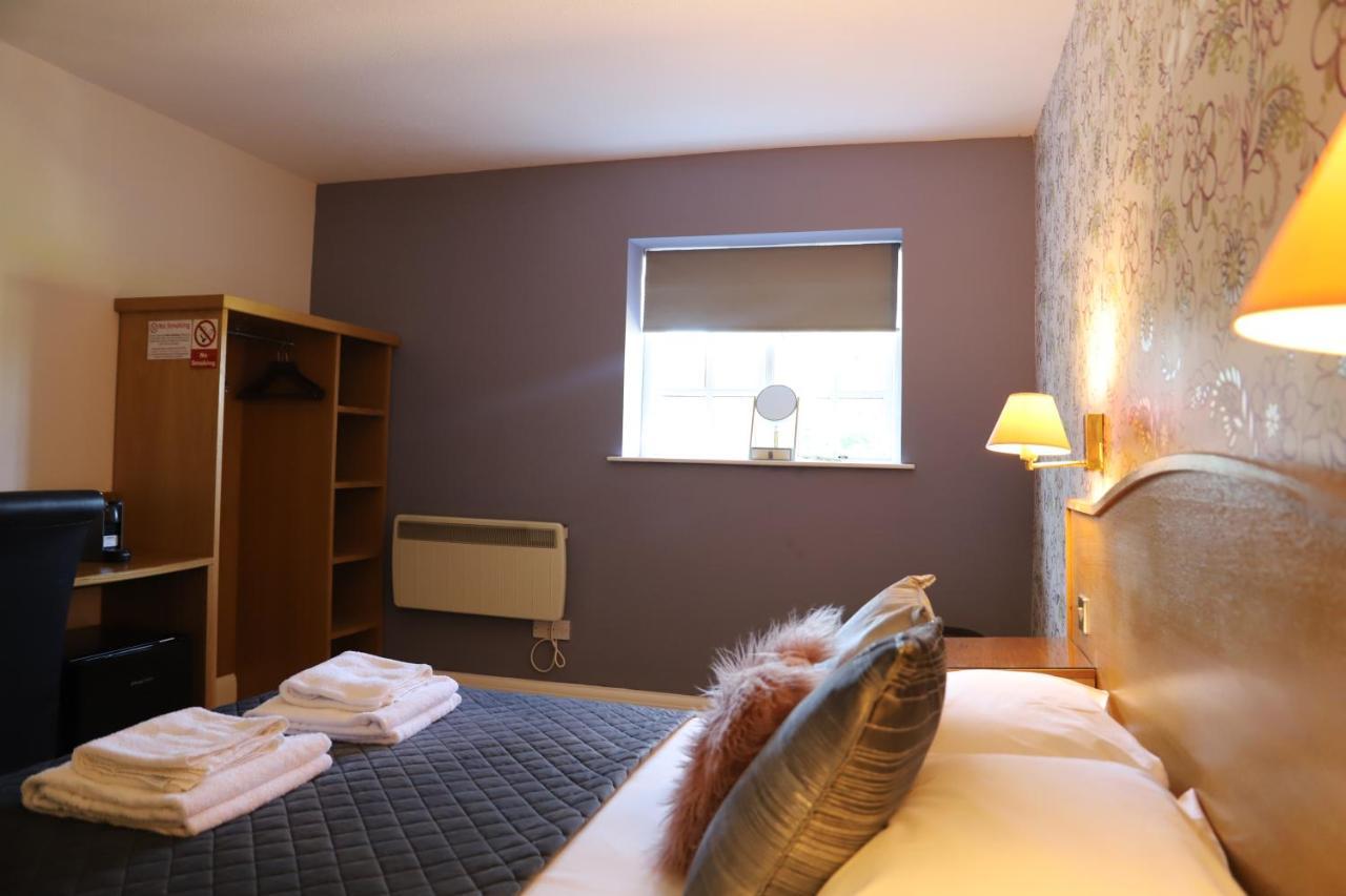 The Red Lion & Cellar Room, Betchworth Екстериор снимка