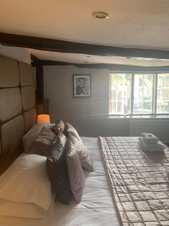 The Red Lion & Cellar Room, Betchworth Екстериор снимка