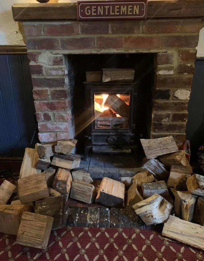 The Red Lion & Cellar Room, Betchworth Екстериор снимка