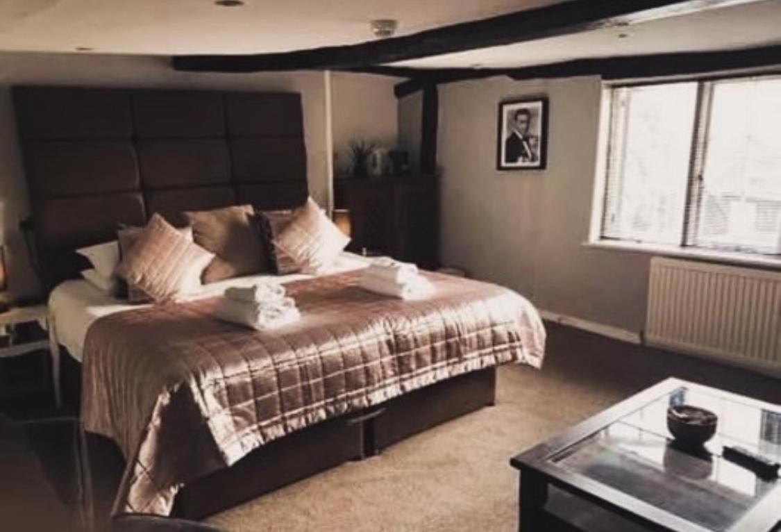 The Red Lion & Cellar Room, Betchworth Екстериор снимка