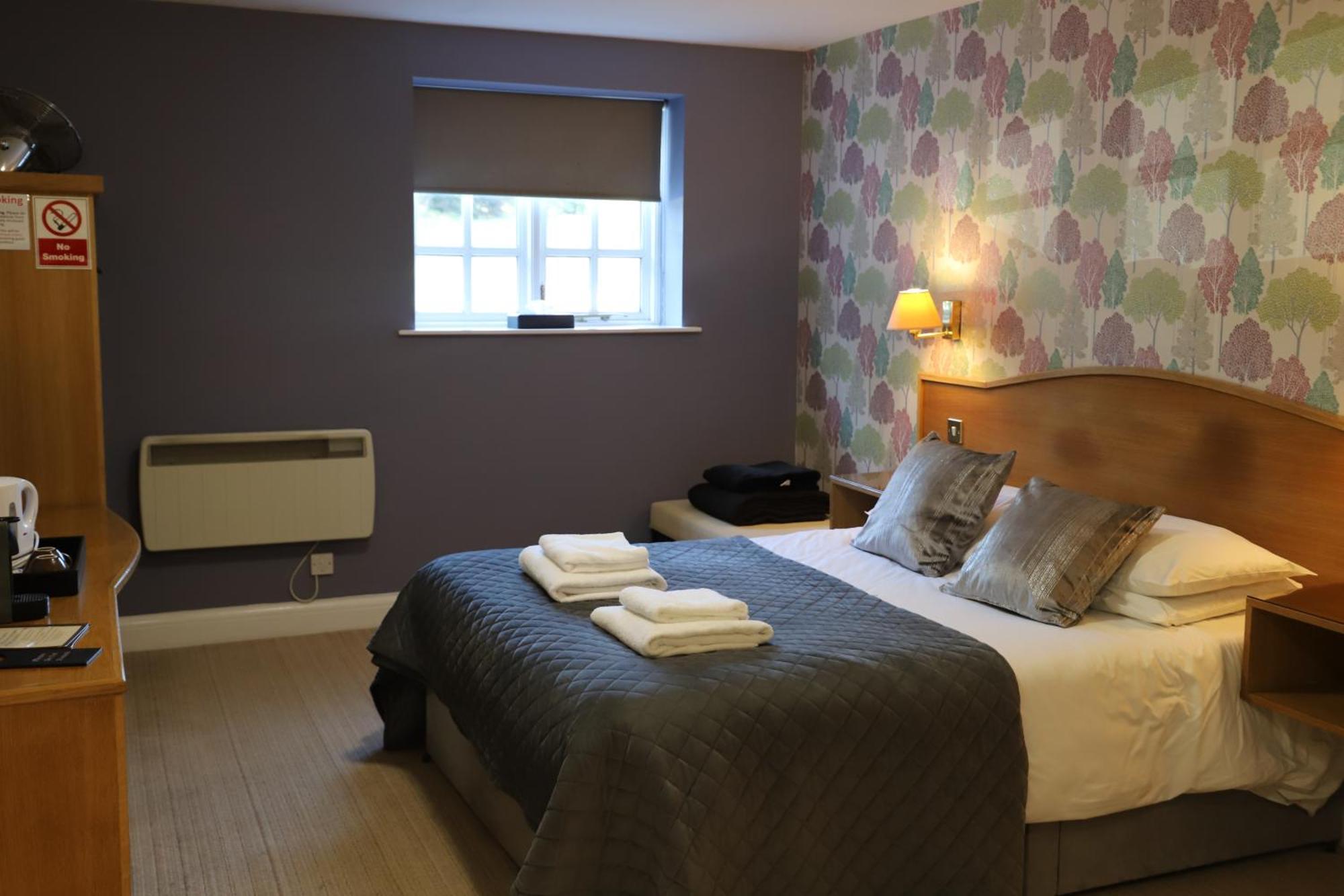 The Red Lion & Cellar Room, Betchworth Екстериор снимка