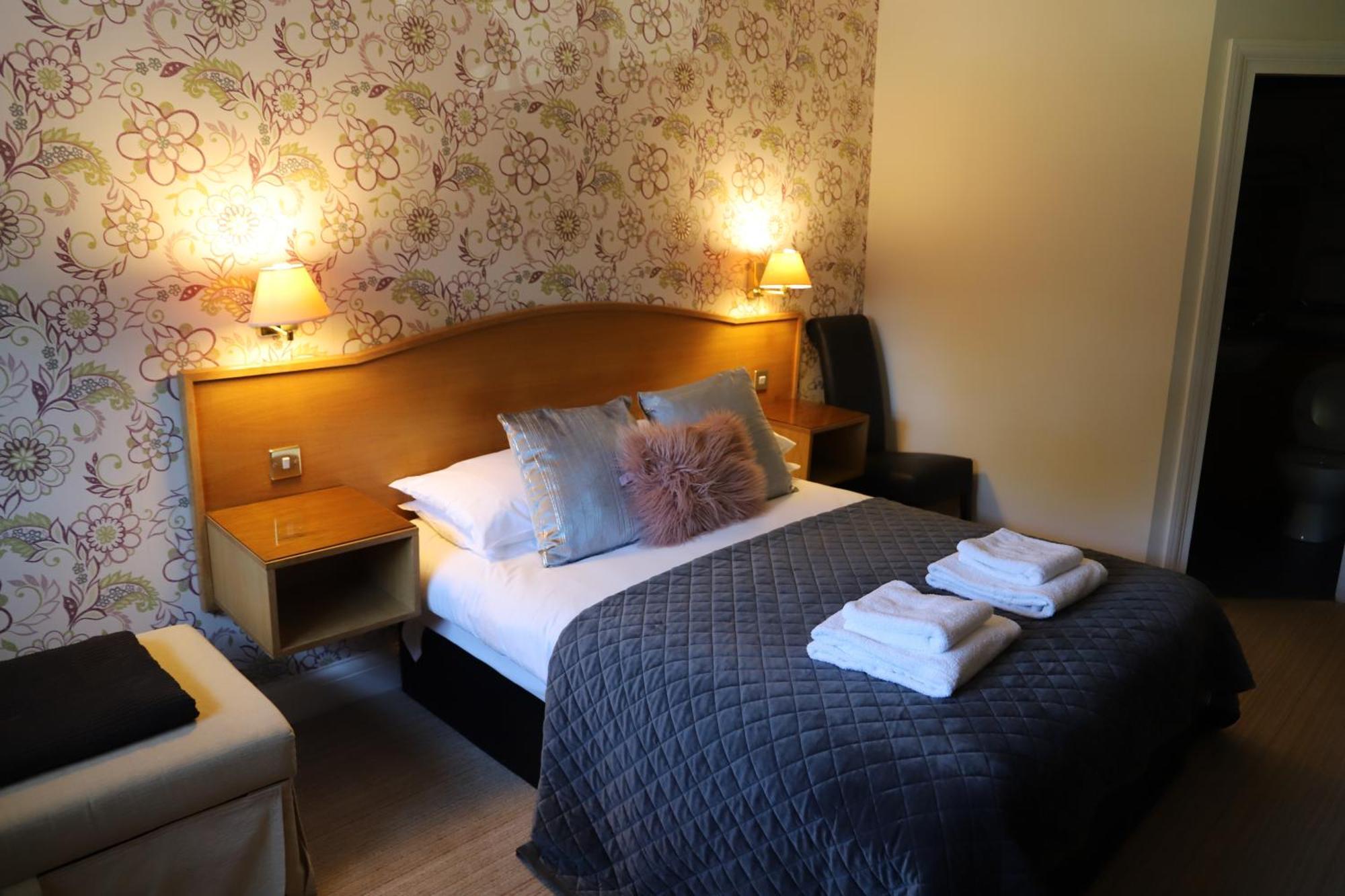The Red Lion & Cellar Room, Betchworth Екстериор снимка