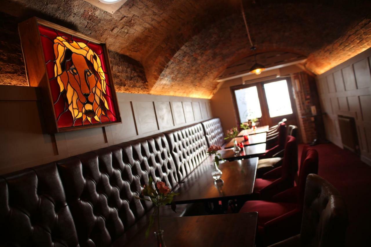 The Red Lion & Cellar Room, Betchworth Екстериор снимка