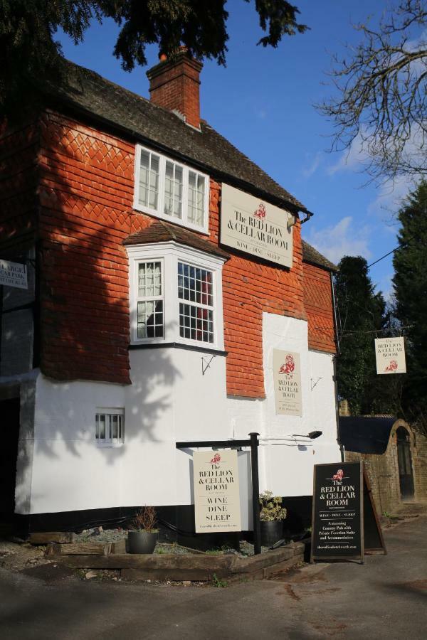 The Red Lion & Cellar Room, Betchworth Екстериор снимка
