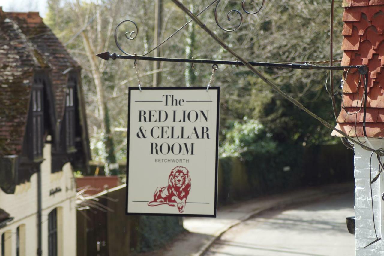 The Red Lion & Cellar Room, Betchworth Екстериор снимка
